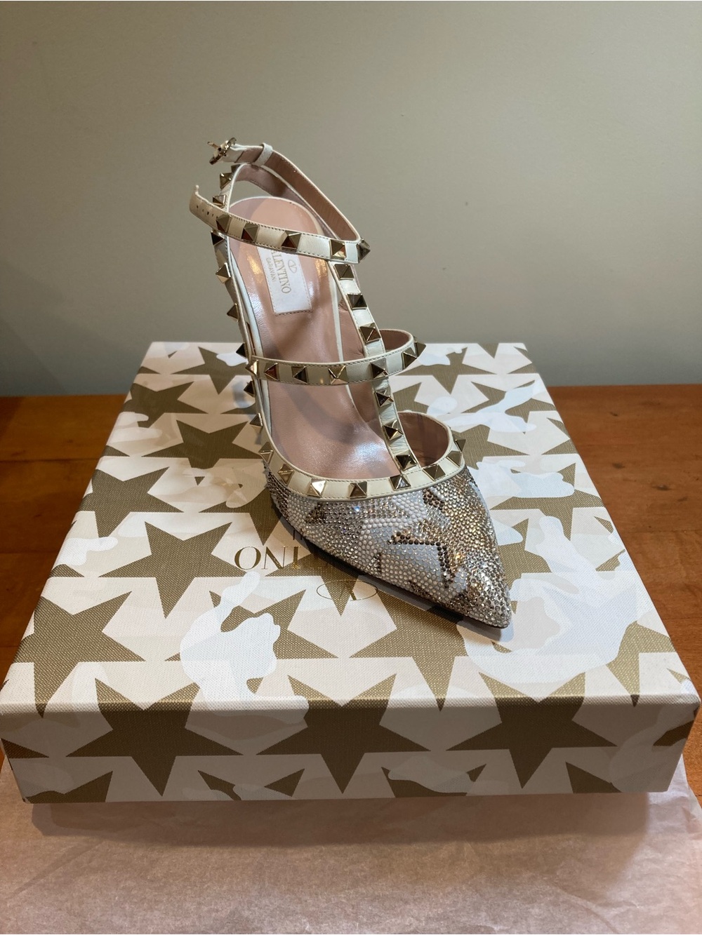 Valentino Garavani Champagne Gold Rockstud T-Strap Pointed Pump